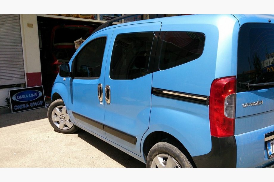 Peugeot Bipper 2008–2017 Nerezová lišta pod posuvné dveře (2 ks) Carmos - turecká ocel Fotografie 2