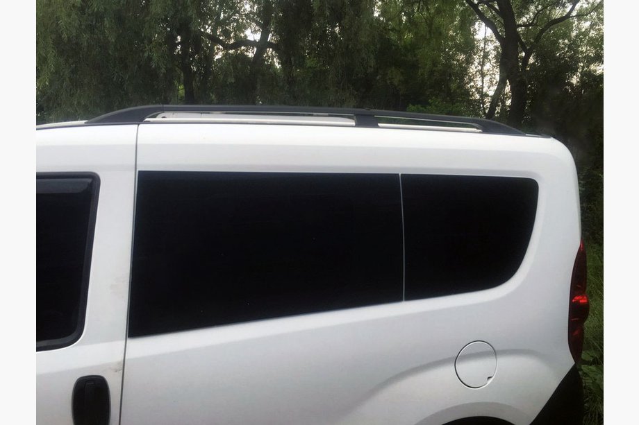 Opel Combo 2012–2018 Černé střešní ližiny Image