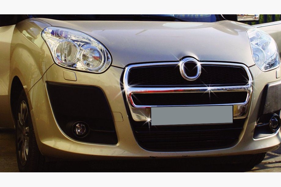 Fiat Doblo II 2010–2022 Nerezové lišty na masku chladiče (2010-2015, kompletní) Carmos - turecká ocel Image