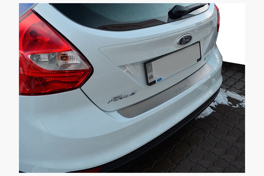 Ford Focus III 2011–2017 Nerezová lišta zadního nárazníku Natanika 2011-2014, 3dveřový hatchback Image
