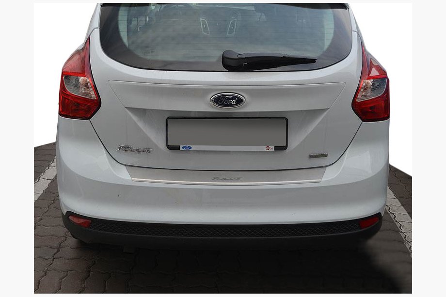 Ford Focus III 2011–2017 Nerezová ochranná lišta na zadní nárazník s ohybem Natanika Image