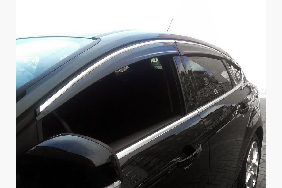 Ford Focus III 2011–2017 Okenní deflektory s chromovou lištou (6 ks, Sunflex) Hatchback Image