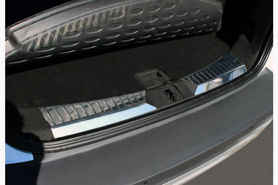 Ford Kuga/Escape 2013–2019 Nerezový kryt prahu kufru 2013-2016 (2 díly) Image