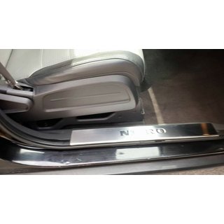 Nerezové kryty prahů Carmos – horní část Dodge Nitro 2006–2011 fotografie 3