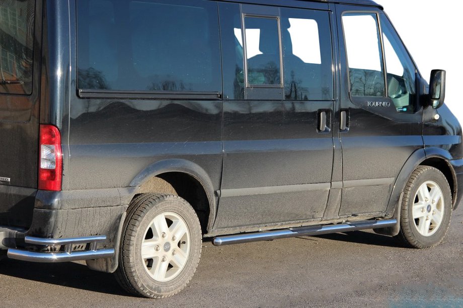 Ford Transit 2000–2014 Boční trubky BB002 (2 ks, nerez) 70 mm, L1 (krátká) Image