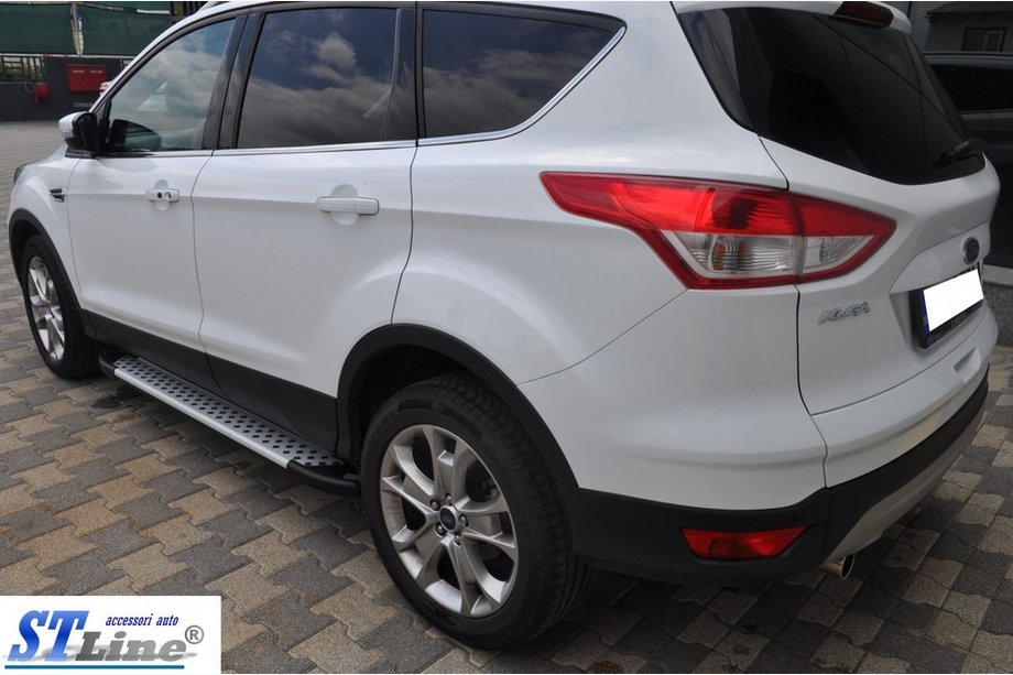 Ford Kuga/Escape 2013–2019 Boční nášlapy King (2 ks, hliník) S lakovanými lištami na dveřích Fotografie 2