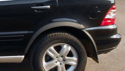 Mercedes ML W163 1997–2005 Lemy blatníků (4 ks, černý kov) fotografie 1