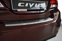 Honda Civic Sedan IX 2011–2016 Nerezová lišta na zadní nárazník s ohybem Nataniko (2014-2017, nerez) fotografie 1