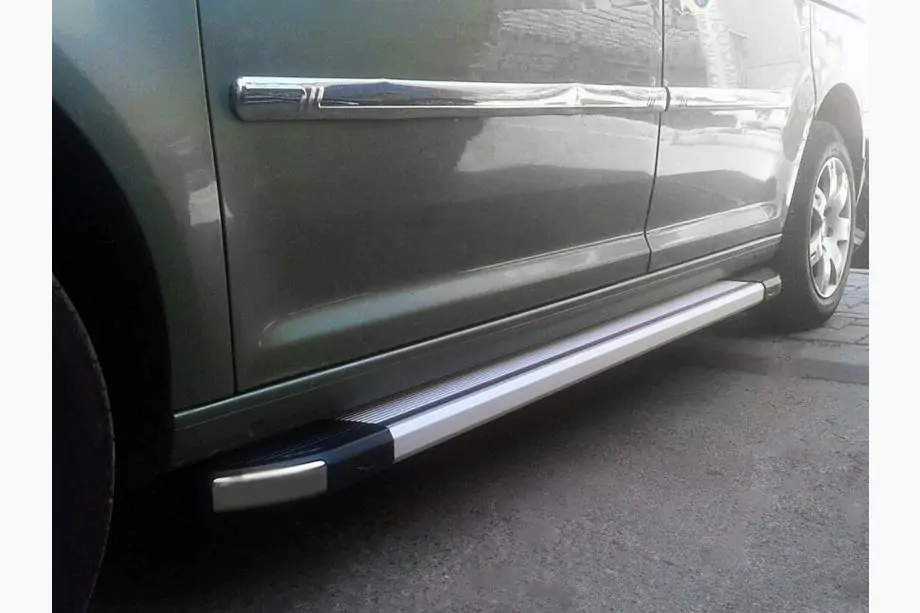 Volkswagen Caddy 2004–2010 Boční nášlapy Rainbow (2 ks, hliník) Image