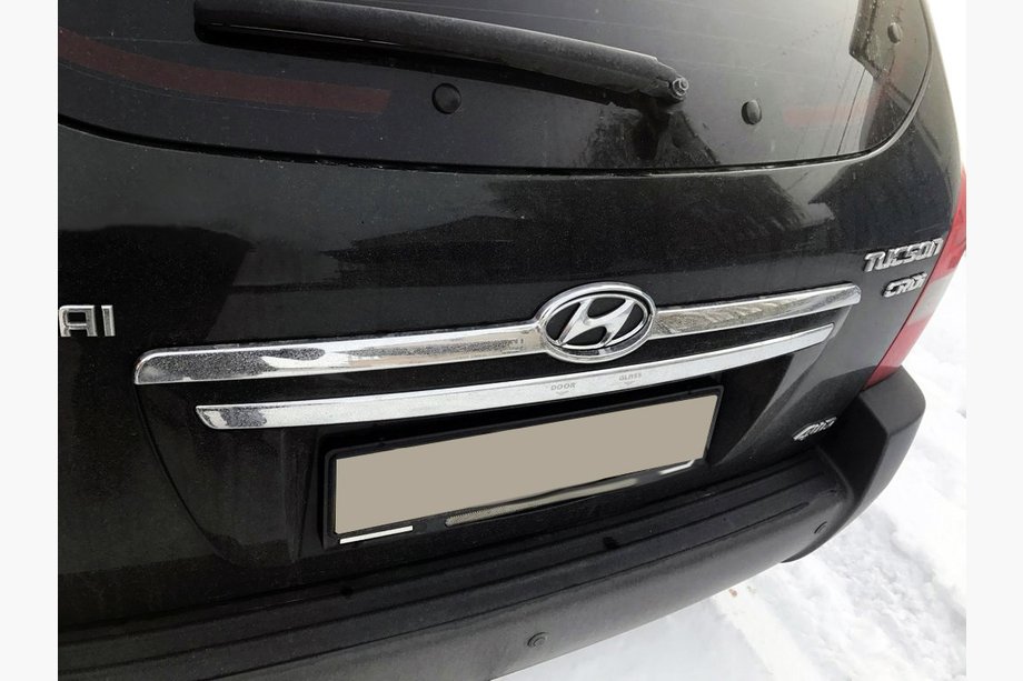 Hyundai Tucson JM 2004– Plastová lišta nad SPZ Image