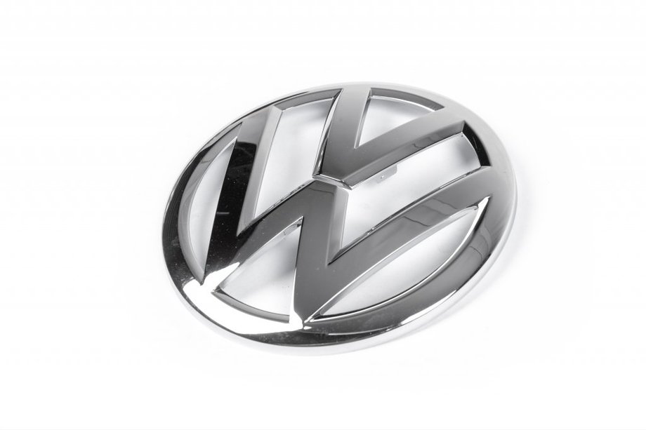 Volkswagen Tiguan 2016–2023 Zadní emblém (horní část, originální díl) Image