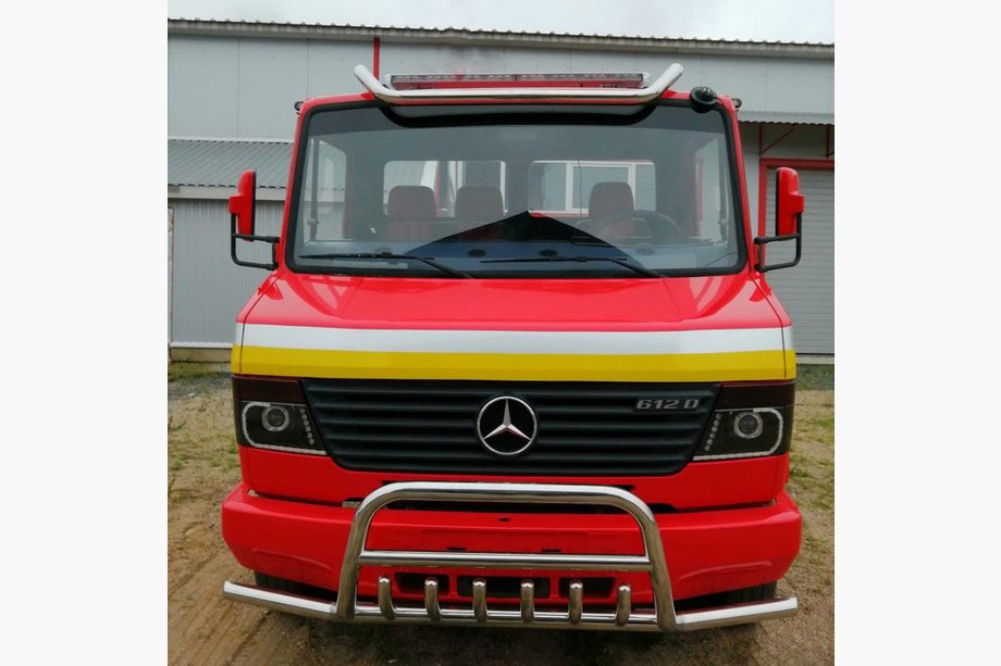 Mercedes T2 (507-814) 1967–1996 Nerezový přední ochranný rám (bullbar) s bočními tyčemi Image