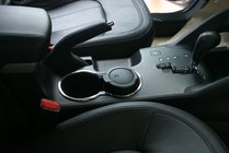 Hyundai IX-35 2010–2015 Nerezové kroužky do držáku nápojů fotografie 1