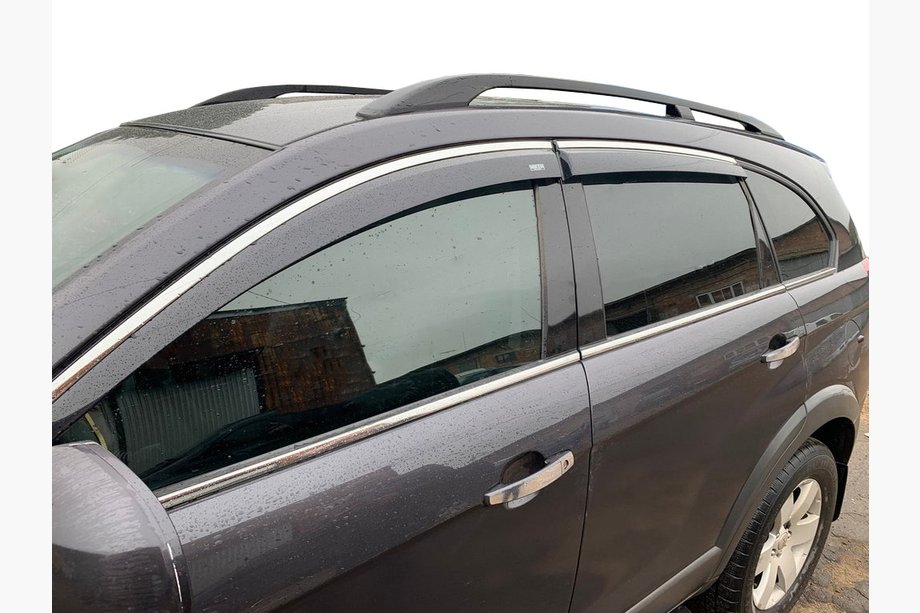 Chevrolet Captiva 2006–2019 Okenní deflektory s chromovanou lištou (4 ks, CSV029-AC) Image