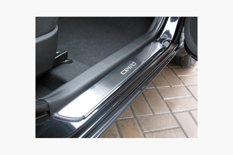 Kia Ceed 2007–2012 Nerezové kryty prahů Nataniko (4 ks, nerez) Premium – 3M páska, 0,8 mm Image