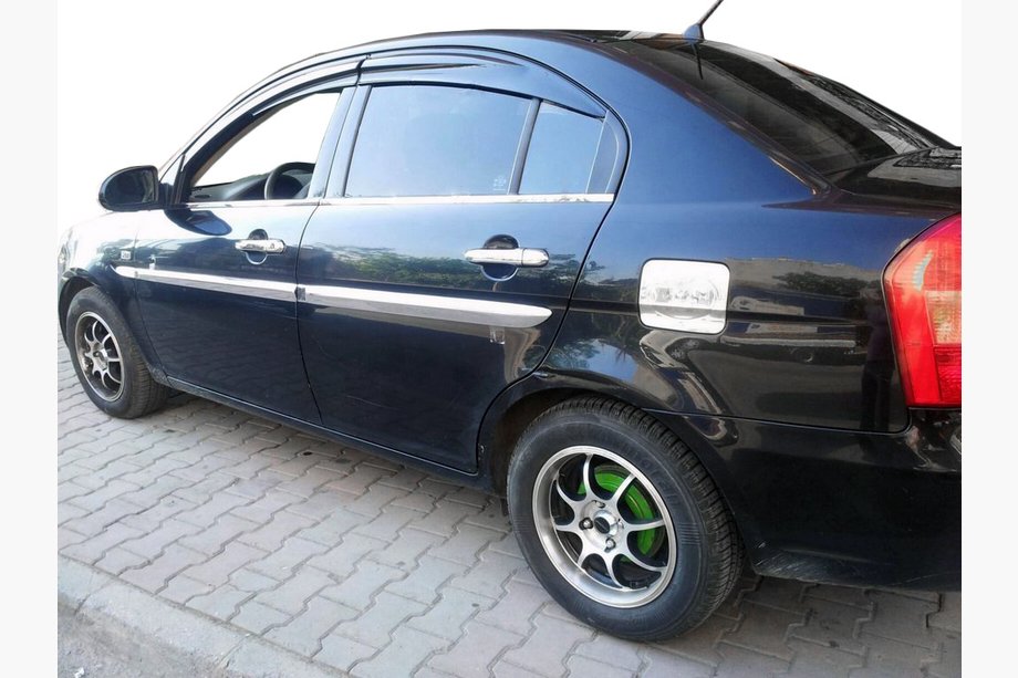 Hyundai Accent 2006–2010 Vnější okenní lišty (4 ks, nerez) Carmos - turecká ocel Image