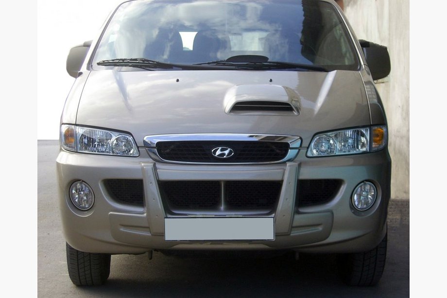 Hyundai H200, H1, Starex 1998–2007 Středový lip předního nárazníku (k lakování) Image