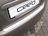Kia Ceed 2007–2012 Chromová lišta zadního nárazníku Nataniko (HB, nerez) fotografie 1