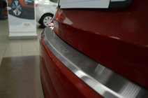 Kia Cerato 3 2013–2018 Nerezová lišta na zadní nárazník s ohybem Nataniko fotografie 1