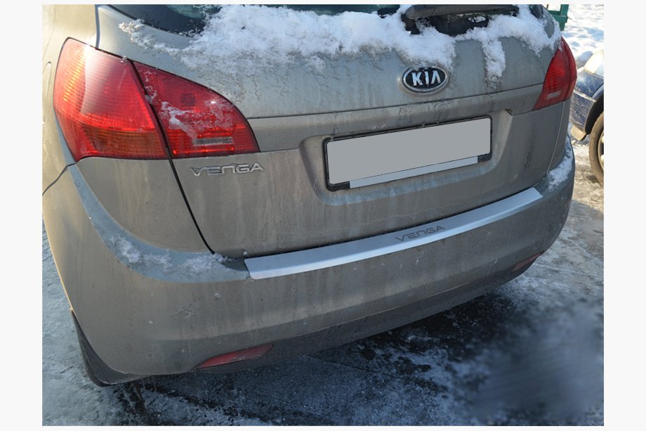 Kia Venga 2010–2019 Nerezová ochranná lišta na zadní nárazník s ohybem Natanika Image