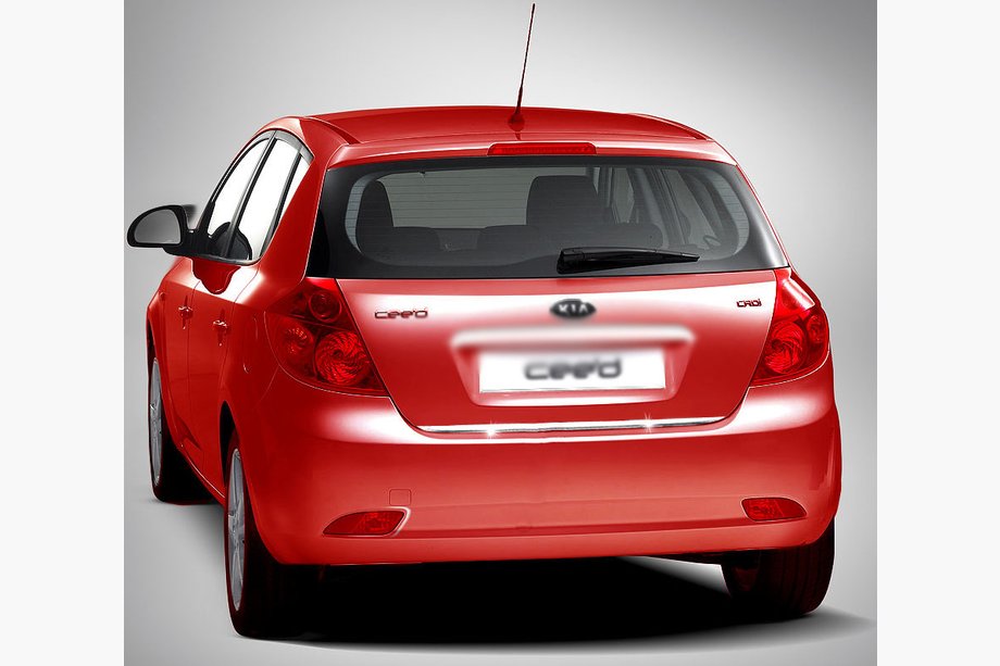 Kia Ceed 2007–2012 Nerezová lišta hrany víka kufru (HB) Image