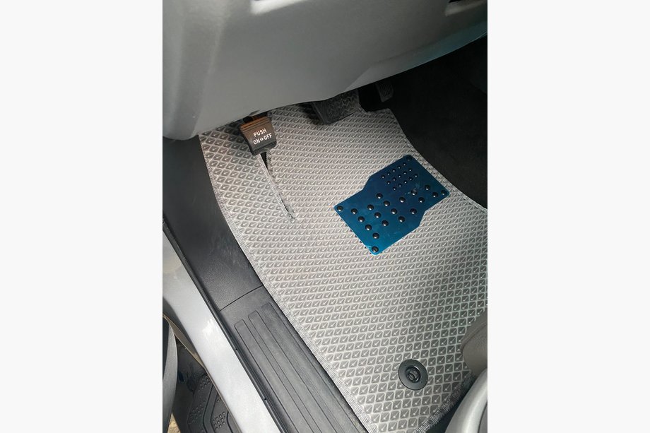 Toyota Sequoia 2007–2022 Polyuretanové EVA autokoberce do interiéru, 3 řady, šedé Image