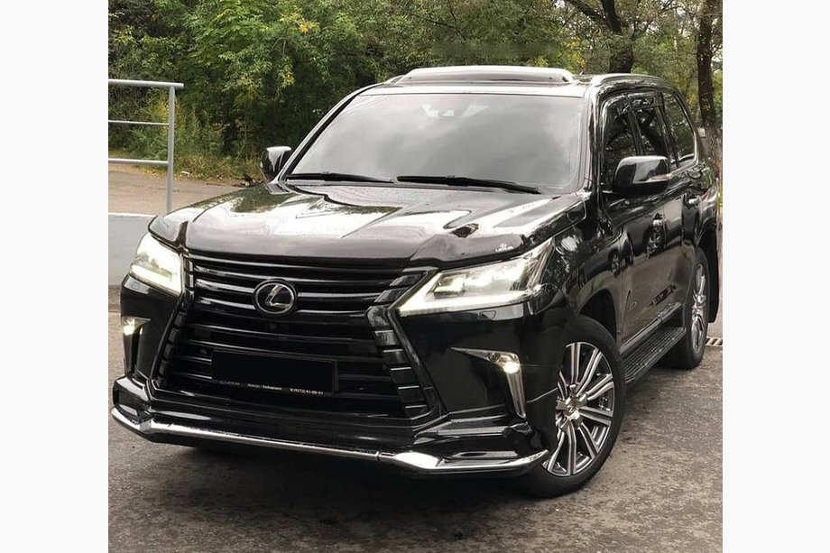 Lexus LX570/450d 2008–2022 Sada bodykitu (Modellista) Černá barva Fotografie 2