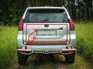 Toyota Land Cruiser Prado 150 2009–2023 Chromová lišta nad SPZ (design 2018) Plastová vložka (vanička) fotografie 1