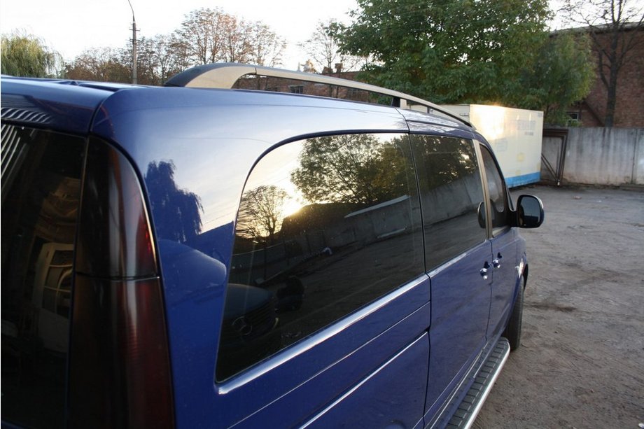 Mercedes Viano 2004–2014 Černé střešní ližiny ELITE (plastová noha) Střední rozvor (Long) Fotografie 2