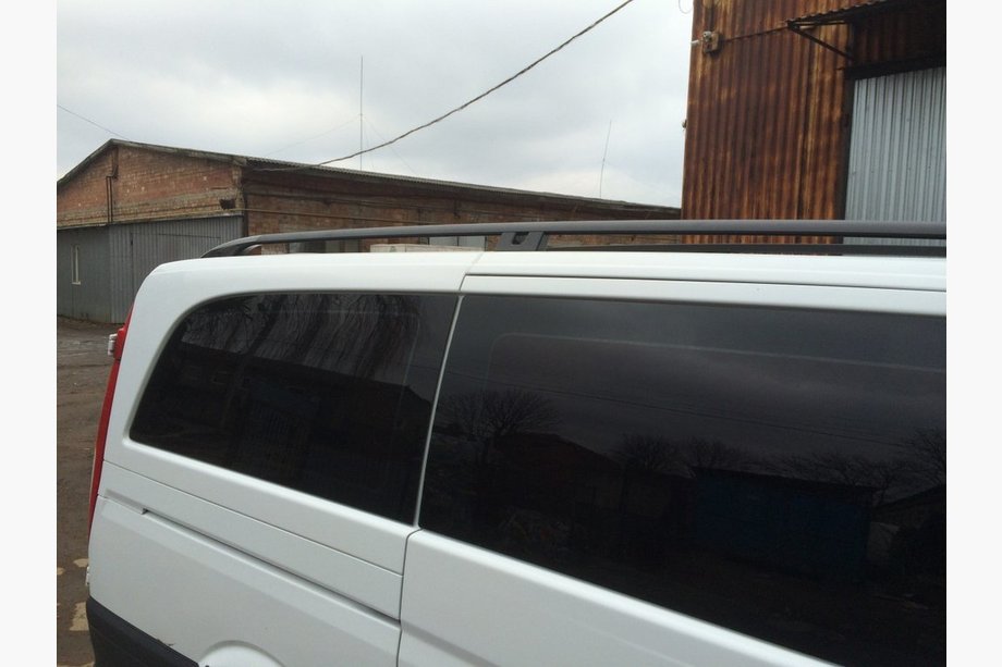 Mercedes Vito W639 2004–2014 Střešní ližiny černé CAN Originální design (kovové patky) Dlouhý rozvor (EXTRALONG) Fotografie 3