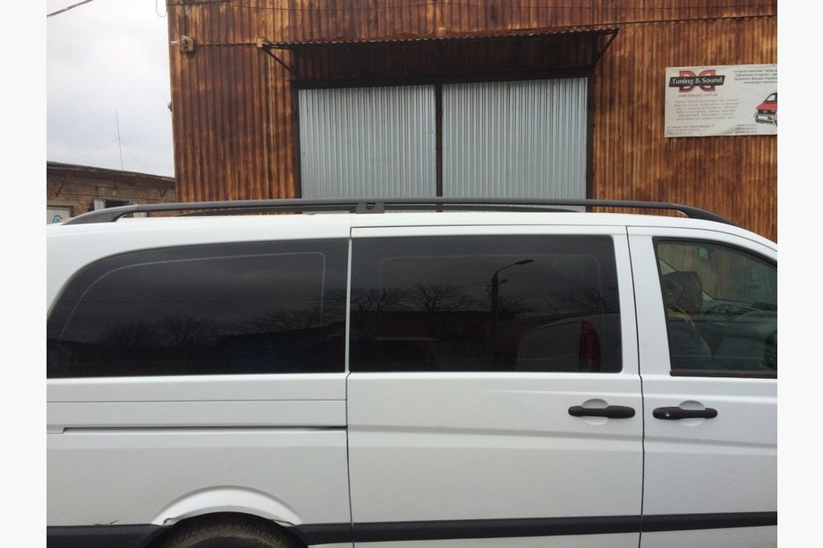 Mercedes Vito W639 2004–2014 Střešní ližiny černé CAN Originální design (kovové patky) Dlouhý rozvor (EXTRALONG) Fotografie 4