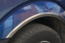 Mercedes Sprinter W906 2006–2018 Úzké lišty na lemy blatníků (4 ks, nerez) Carmos - turecká ocel fotografie 3