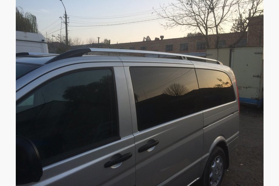 Mercedes Vito W639 2004–2014 Chromované střešní podélníky CAN – originální design (kovové nohy) Krátký rozvor (SHORT) Fotografie 3