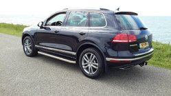 Volkswagen Touareg 2010–2018 Boční nášlapy ve stylu originálu V1 (2 ks, hliník) fotografie 2