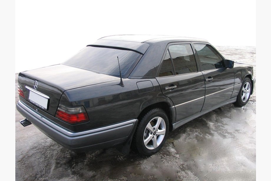 Mercedes E-Class W124 1984–1997 Blenda (sklolaminát, k lakování) Image