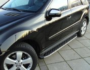Mercedes ML W164 2005–2011 Boční nášlapy BlackLine (2 ks, hliník) fotografie 1