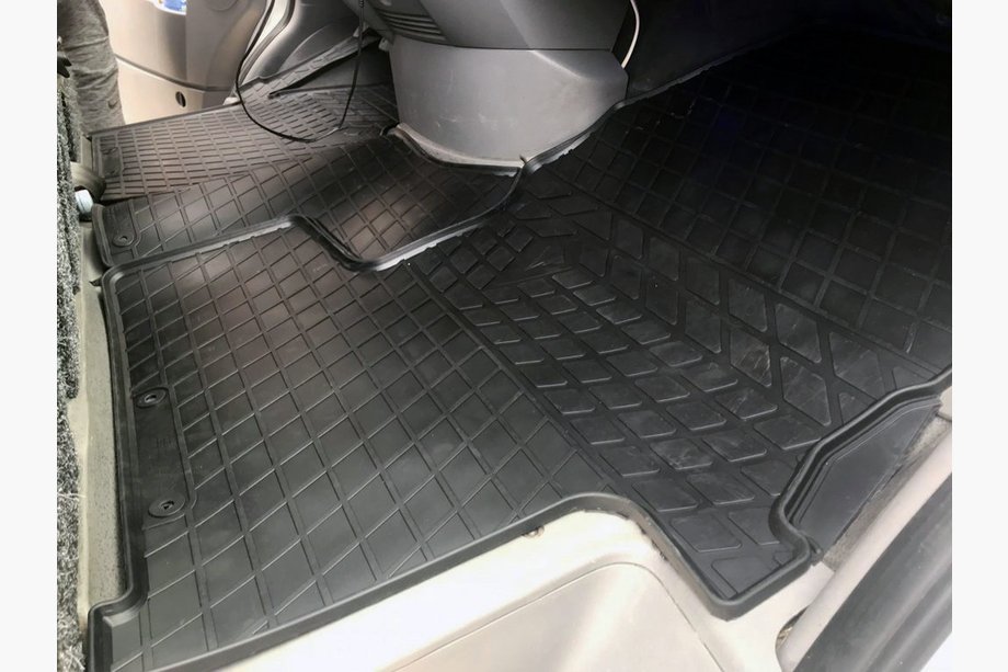 Volkswagen Crafter 2006–2016 Gumové autokoberce do interiéru (3 ks, Stingray) Image