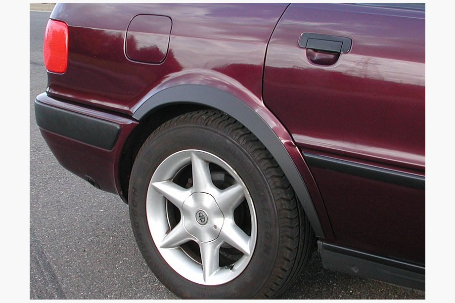 Audi 80/90 1987–1996 Rozšiřující lemy blatníků (1987-1991, sada 4 ks, černé) Fotografie 1