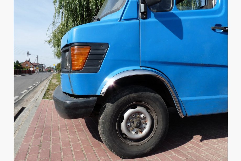 Mercedes T2 (507-814) 1967–1996 Nerezové lišty na lemy blatníků (4 ks) Image