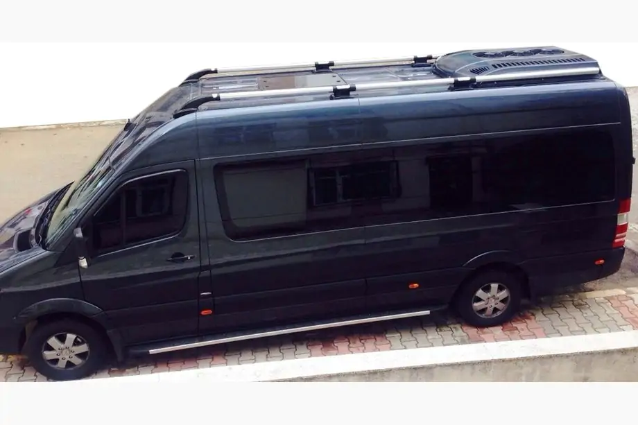 Mercedes Sprinter W906 2006–2018 Střešní podélníky Shark (černé nožky) Image