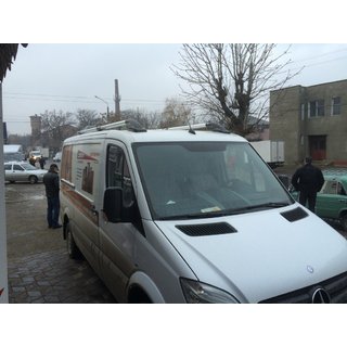 Střešní podélníky Shark (černé nožky) Mercedes Sprinter W906 2006–2018 fotografie 3