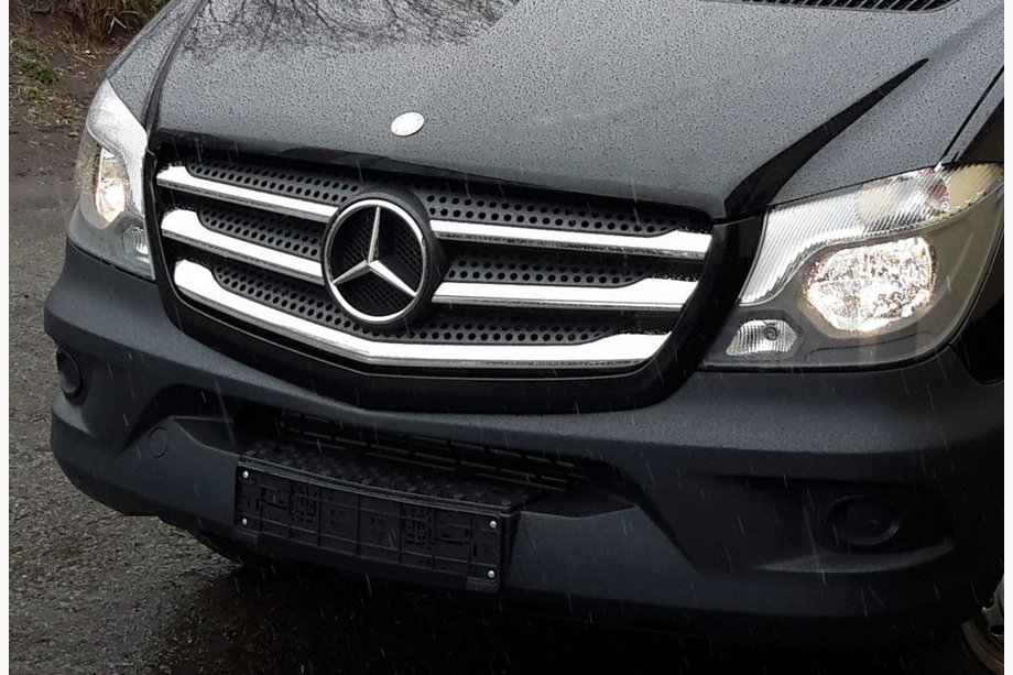 Mercedes Sprinter W906 2006–2018 Lišty na masku chladiče (2013↗, nerez) OmsaLine – italská nerezová ocel Image