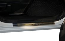 Nissan Qashqai 2010–2014 Nerezové kryty prahů (Omsa, 4 ks) fotografie 1