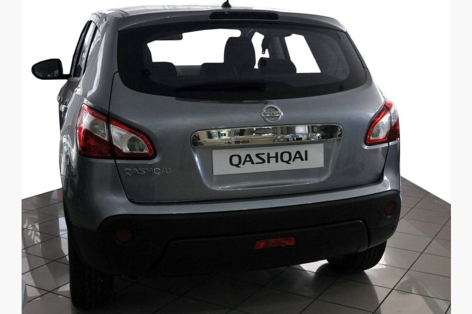 Nissan Qashqai 2010–2014 Nerezová lišta nad SPZ Bez tlačítka, Carmos - turecká ocel Image