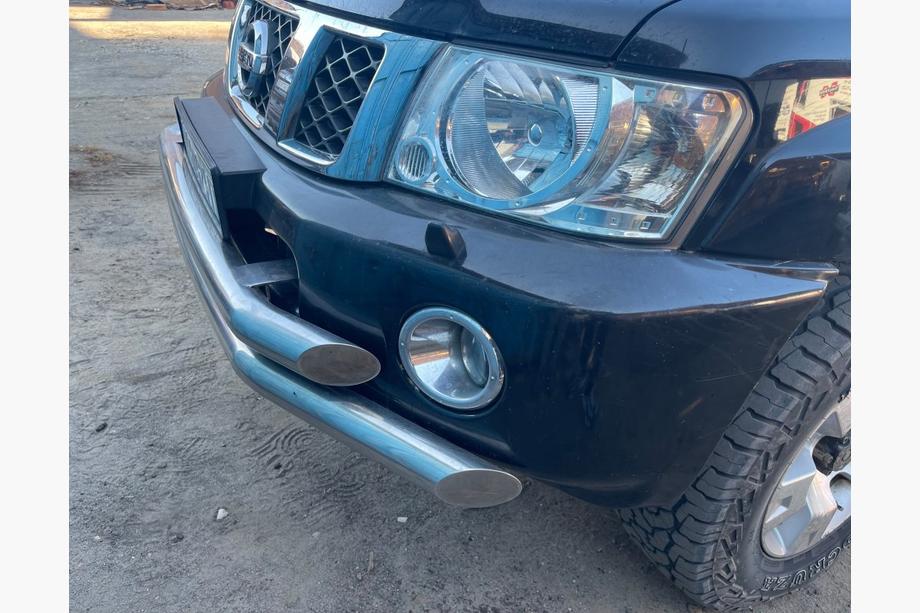 Nissan Patrol Y61 1997–2011 Přední nárazník kompletní, použitý (2004-2008) Image