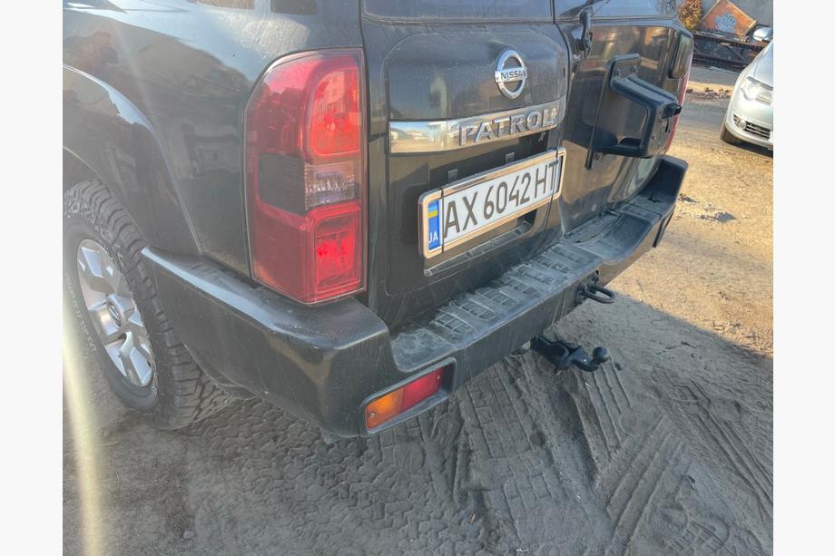 Nissan Patrol Y61 1997–2011 Zadní nárazník kompletní, použitý (2004-2008) Image