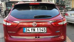 Nissan Qashqai 2014–2021 Nerezová lišta nad SPZ fotografie 4