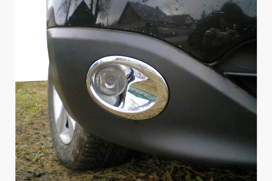 Nissan Qashqai 2007–2010 Rámečky mlhovek s prolisem (2 ks, plast) Image
