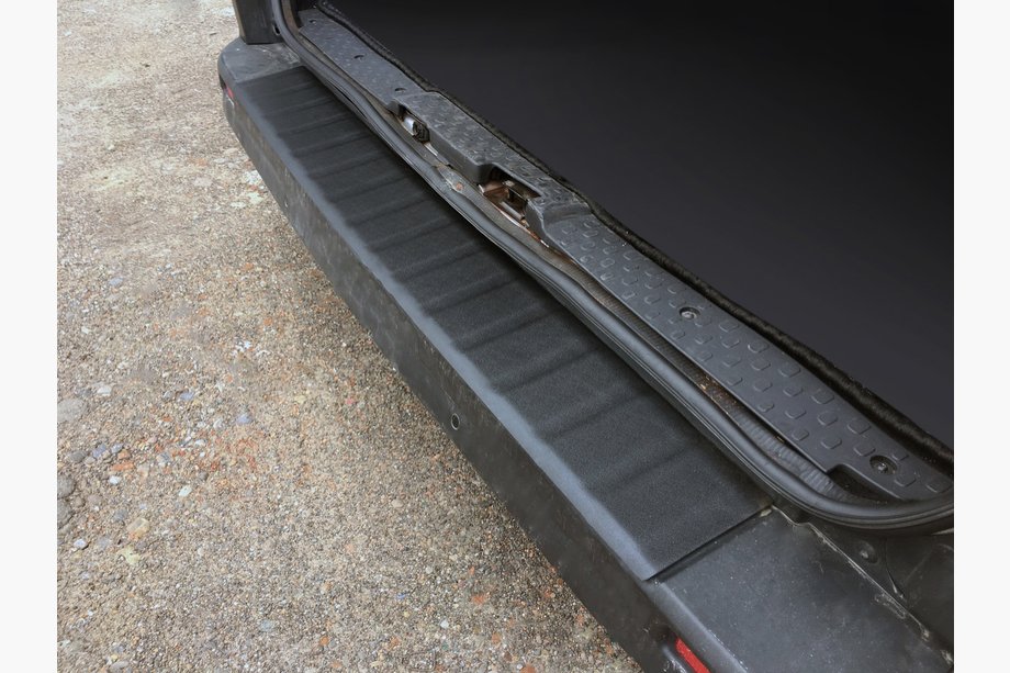 Opel Vivaro 2015–2019 Ochranná lišta na zadní nárazník DDU (ABS) Image