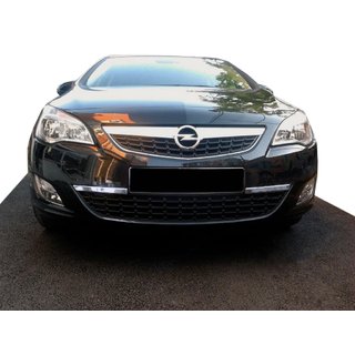 Nerezová ochranná lišta na hranu předního nárazníku Opel Astra J 2009–2015